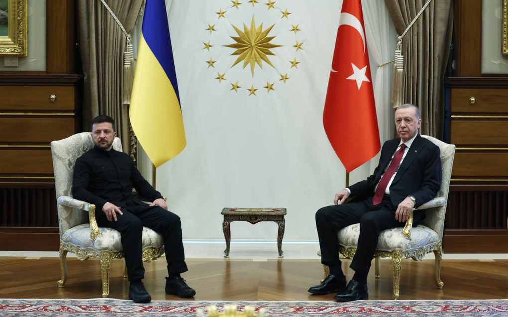 De Oekraïense president Volodymyr Zelensky (l.) en de Turkse president Recep Tayyip Erdogan spraken elkaar donderdag in Ankara. beeld EPA
