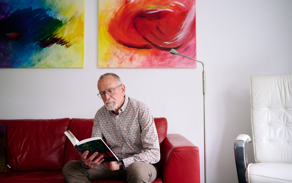 Bram van der Horst uit Kampen: „Ik heb een grondige afkeer van oorlog, van zinloze gevechten. Ik houd daarom ook niet van oorlogsboeken.” beeld Dick Vos