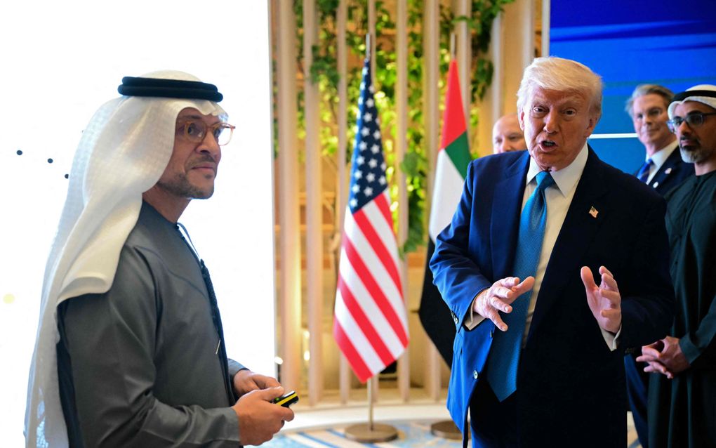 De Amerikaanse president Donald Trump woont vrijdag een bijeenkomst met zakenlieden bij in de Verenigde Arabische Emiraten. beeld AFP, Giuseppe Cacace