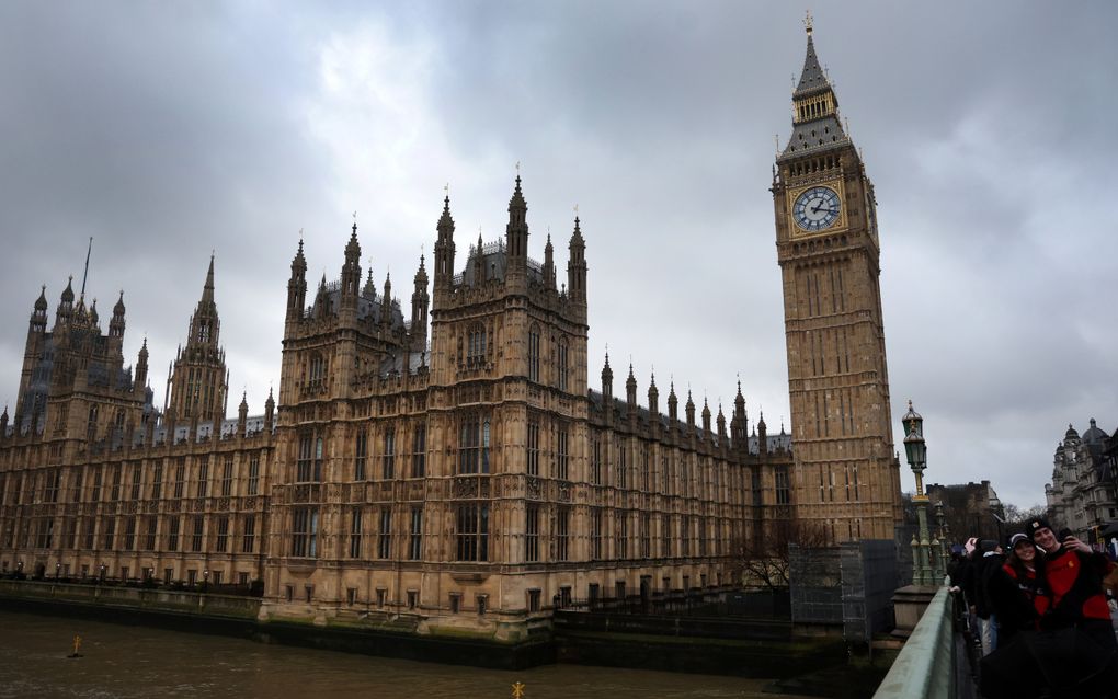 Het Britse parlement debatteert vrijdag over wetgeving rond hulp bij zelfdoding. beeld EPA, Andy Rain