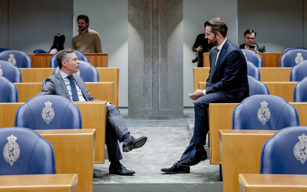 „Laten we het beginselprogramma accepteren als een waarde(n)vol document waarin het hart van de SGP verwoord wordt.” Foto: de SGP-Kamerleden Chris Stoffer en André Flach. beeld ANP, Remko de Waal