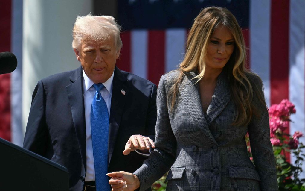 De Amerikaanse president Donald Trump en zijn echtgenote Melania bij de ondertekening van een antipornowet. beeld AFP, Jim Watson