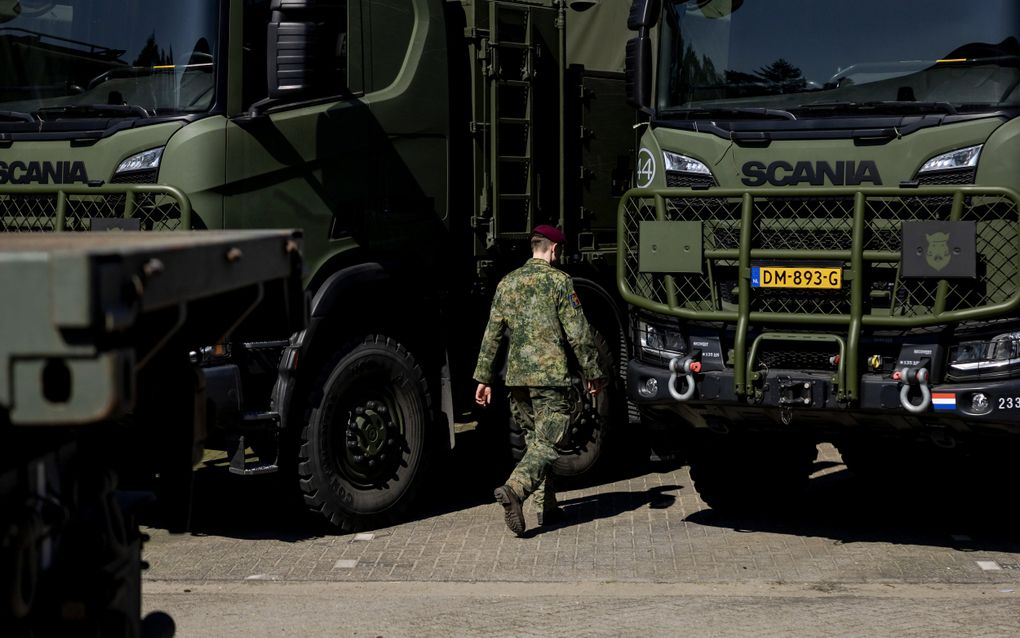 Militairen van de 11 Bevoorradingscompagnie op de Oranjekazerne in Schaarsbergen. beeld ANP, ROBIN VAN LONKHUIJSEN