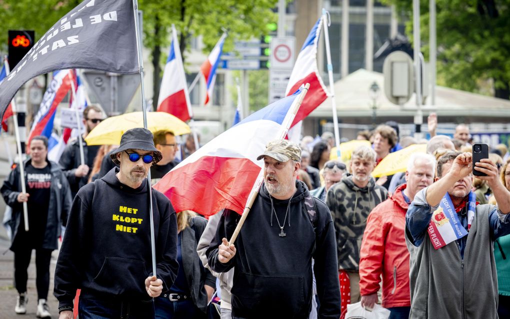 Leden van Samen voor Nederland demonstreren op de Koekamp in Den Haag begin mei 2023. ANP Robin Utrecht