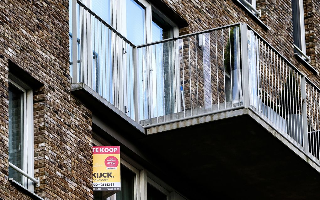 Tekoopbord op IJburg in Amsterdam. beeld ANP, Remko de Waal