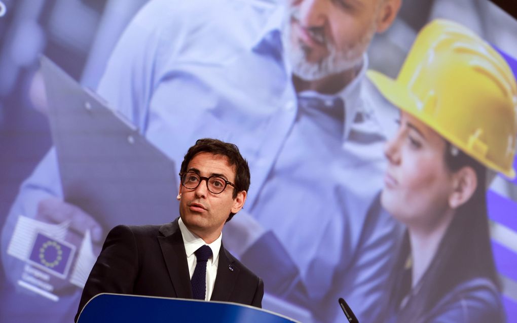 Eurocommissaris voor Handel Stéphane Séjourné presenteert woensdag in Brussel de strategie voor de interne markt en een vereenvoudigingspakket voor midden- en kleinbedrijven. beeld EPA, Olivier Hoslet