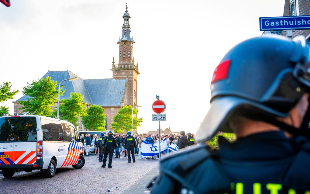 In Katwijk braken vorige week onlusten uit bij een pro-Palestijnse demonstratie, niet ver van de Nieuwe Kerk, waar Christenen voor Israël een bijeenkomst hield. beeld ANP, Johs Walet