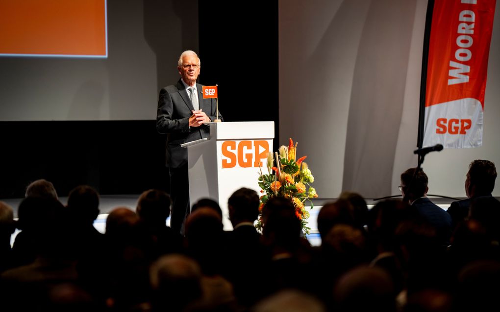 Partijvoorzitter Dick van Meeuwen. beeld Cees van der Wal