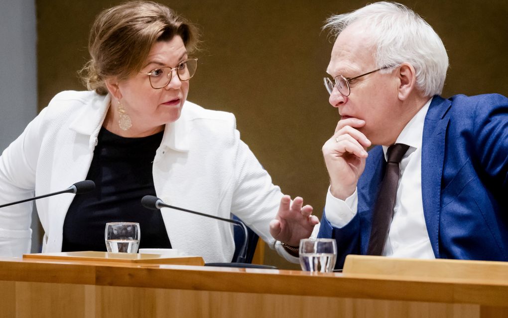 De ministers Christianne van der Wal (Natuur en Stikstof) en Piet Adema (Landbouw, Natuur en Voedselkwaliteit) tijdens een debat in de Tweede Kamer. beeld ANP, Sem van der Wal