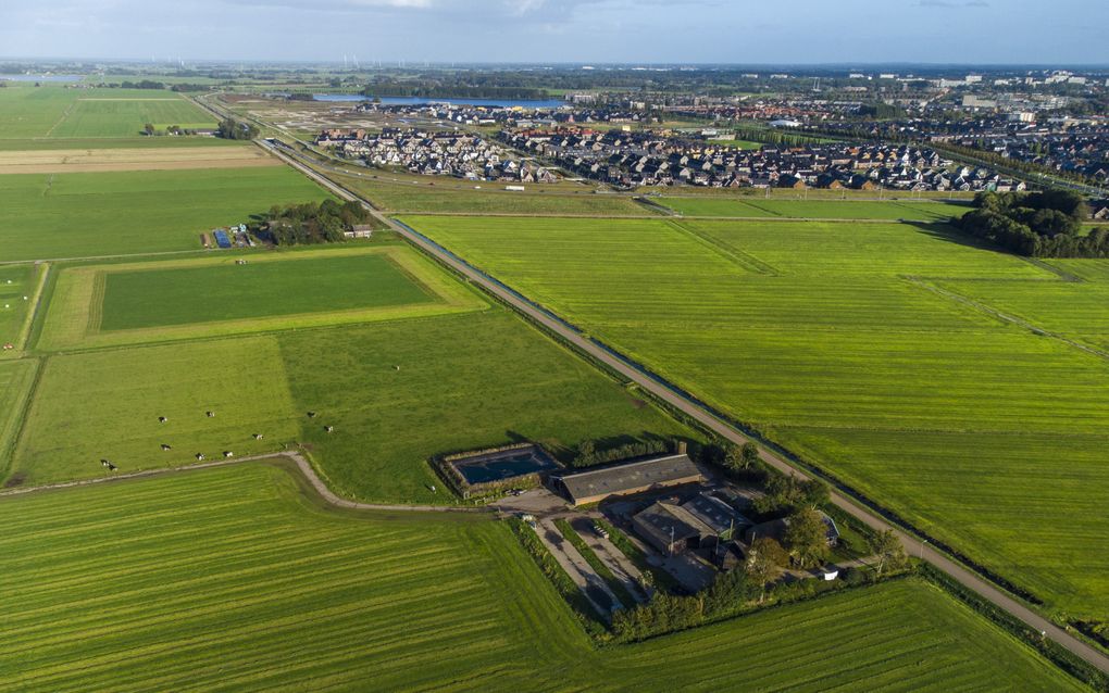 Dronefoto van boerderijen in het landbouwgebied in de Mastenbroekerpolder.  beeld ANP,  Vincent Jannink