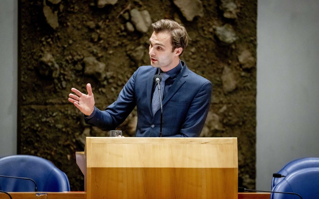 Maarten van Ooijen, staatssecretaris van Volksgezondheid, Welzijn en Sport, tijdens het wekelijkse vragenuur in de Tweede Kamer. beeld ANP ROBIN UTRECHT