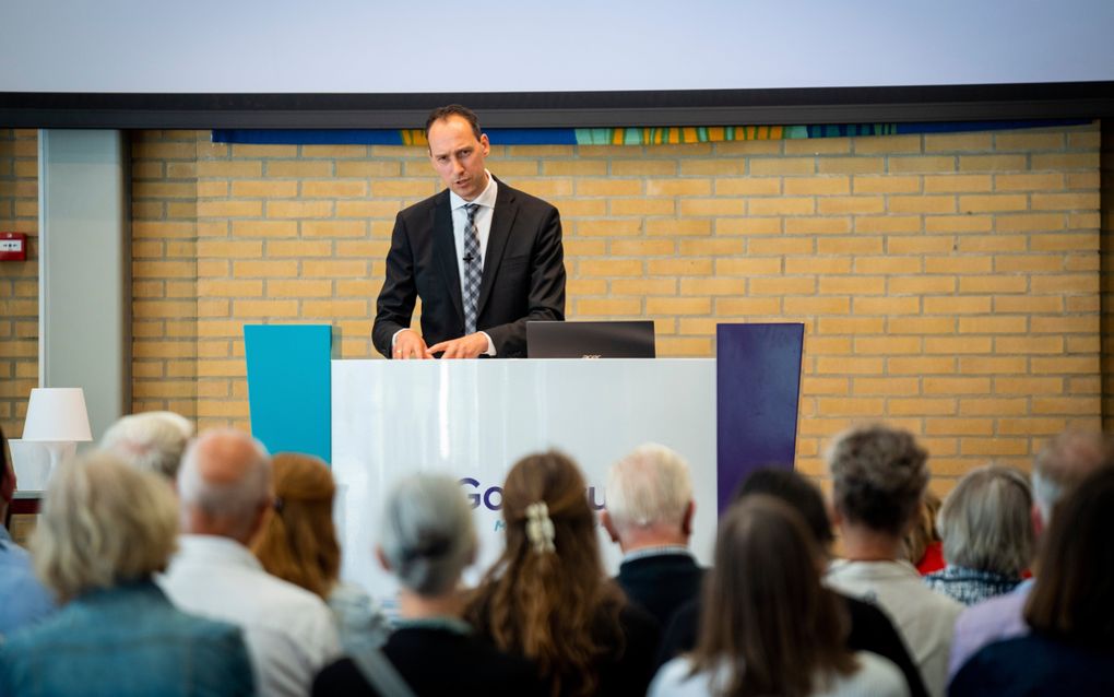 Ds. P.D. Teeuw neemt beroep aan naar hervormd Arnemuiden