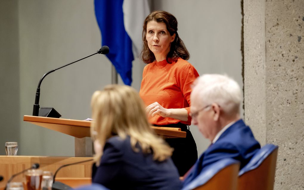 PvdD-leider Esther Ouwehand en de ministers Piet Adema (Landbouw) en Christianne van der Wal (Natuur en Stikstof) tijdens een debat in de Tweede Kamer. beeld ANP, Robin van Lonkhuijsen