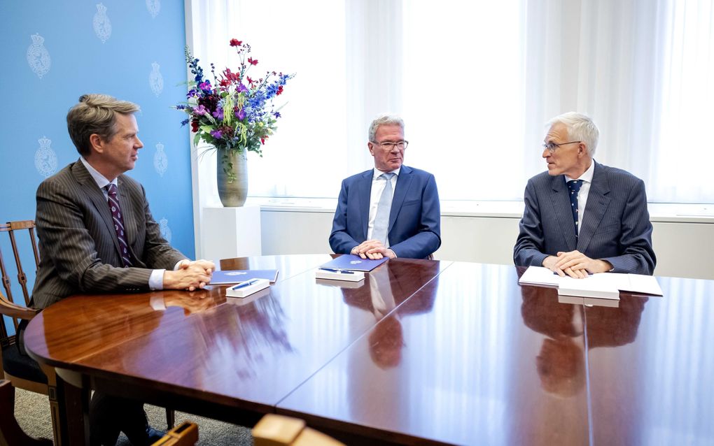 Kamervoorzitter Martin Bosma en de nieuwe informateurs Elbert Dijkgraaf en Richard van Zwol. beeld ANP, Robin van Lonkhuijsen