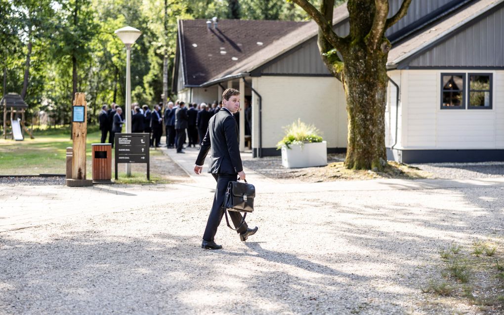 Een groep mannen in pak.