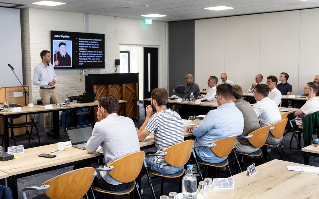 Luisterende theologiestudenten.