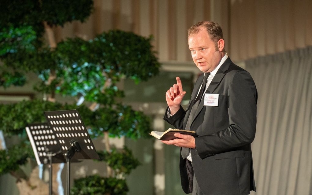 Ds. Van Binsbergen doet intrede in hersteld hervormd Middelharnis-Sommelsdijk