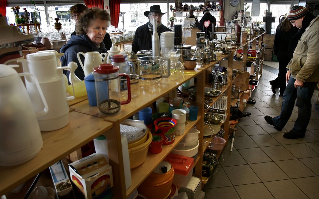 Kringloopwinkel in Amstelveen. Elk jaar stijgt het aantal zaken dat tweedehandsproducten verkoopt. beeld ANP, Marcel Antonisse