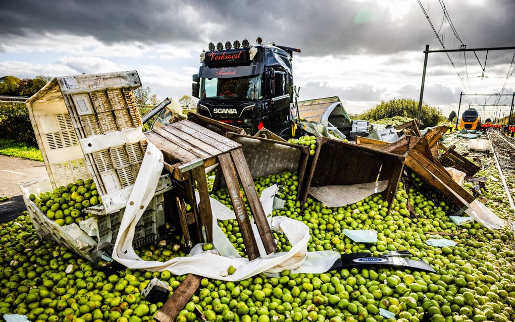 Treinongeval Meteren kwam doordat vrachtwagen bij overgang keerde