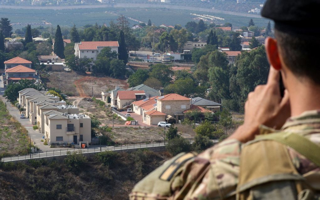 Een militair in het grensgebied tussen Libanon en Israel. beeld AFP,  Mahmoud ZAYYAT