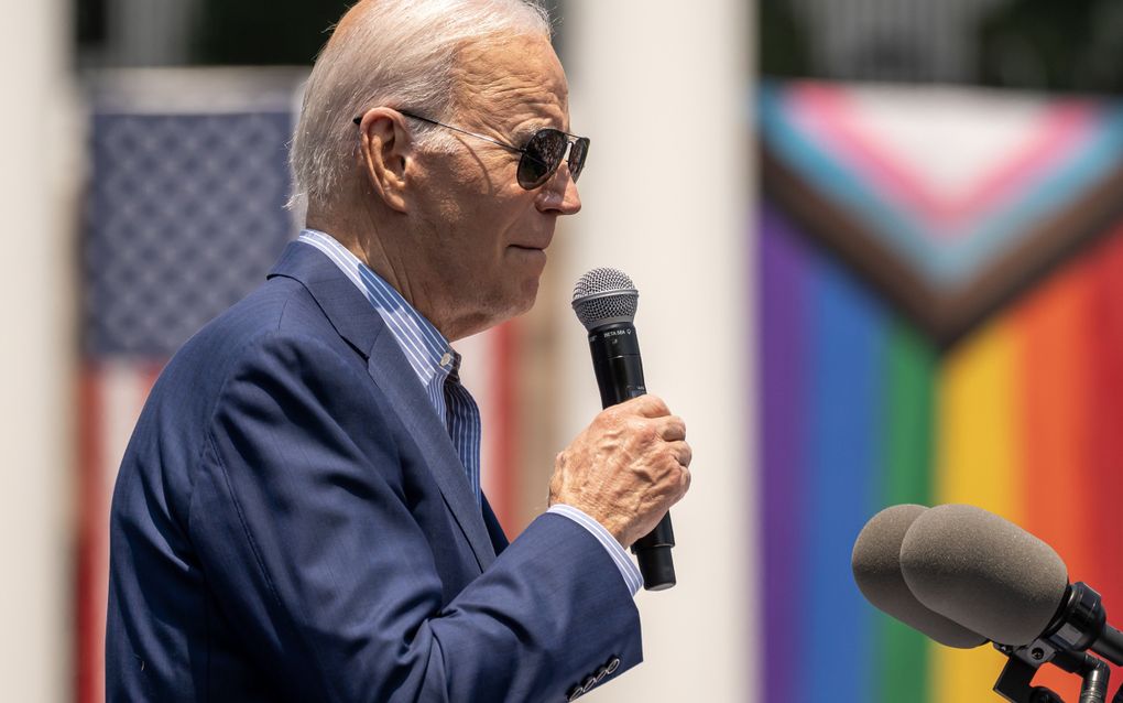 De Amerikaanse president Biden bij een evenement tijdens de Pride-maand in het Witte Huis in Washington. beeld EPA/Nathan Howard / POOL