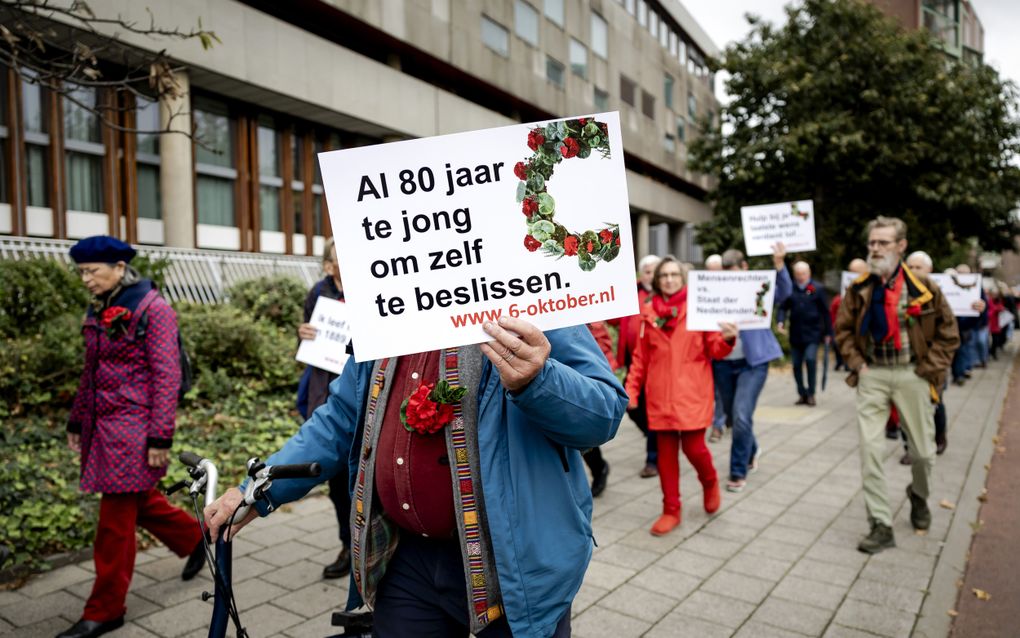Strafbaar of niet? Coöperatie Laatste Wil introduceert zelfdodingskraag, die leden zelf in elkaar ku