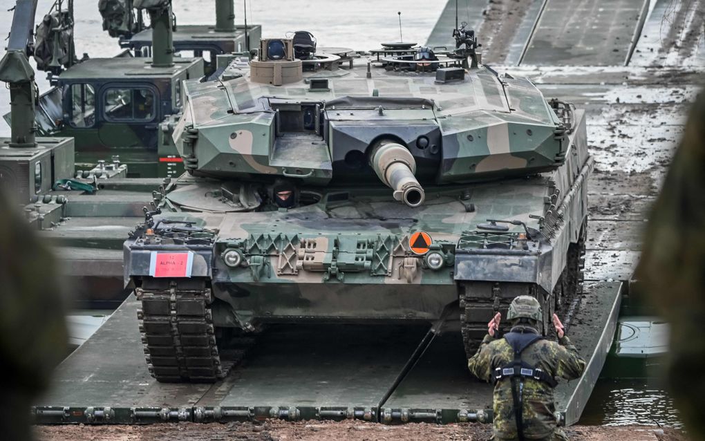 Een tank tijdens de NAVO-oefening Dragon-24, in het noorden van Polen. beeld AFP, Wojtek Radwanski