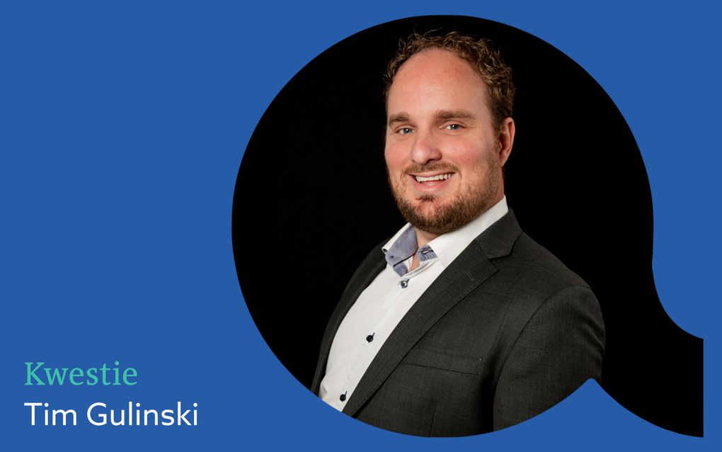 Blauw vlak met de tekst: ”Kwestie Tim Gulinski”. Daarnaast een foto van een man met een baard in een licht overhemd met donker jasje. 