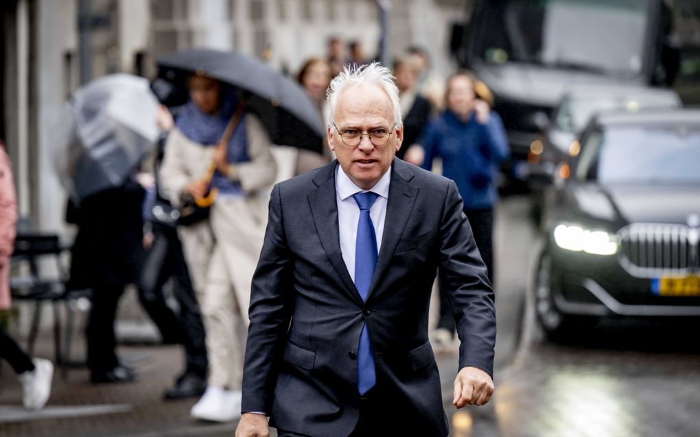 Demissionair minister van Landbouw, Natuur en Voedselkwaliteit Piet Adema  komt aan op het Binnenhof.  beeld ANP, Robin Utrecht