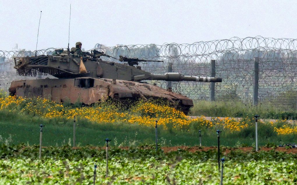 Israëlische tank in de buurt van de zuidelijke grens met de Gazastrook. beeld AFP, Jack Guez