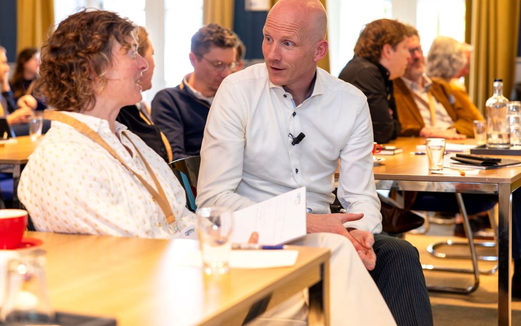 Directeur Pieter Cnossen in gesprek tijdens de netwerkbijeenkomst van ‘’CGMV de hoopvolle vakbond’’ in Harderwijk. beeld Theo Smits