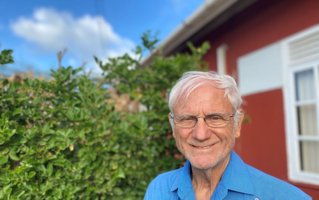 Jaap Beaujon is een vertrouwd gezicht in de protestantse kerk aan de Wilhelminastraat in Oranjestad. beeld Marius Bremmer