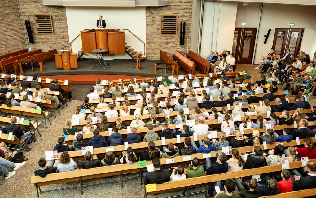 Ds. R.A.M. Visser sprak zaterdag in Apeldoorn op de Bondsdag (12+) van de Jeugdbond Gereformeerde Gemeenten. beeld André Dorst