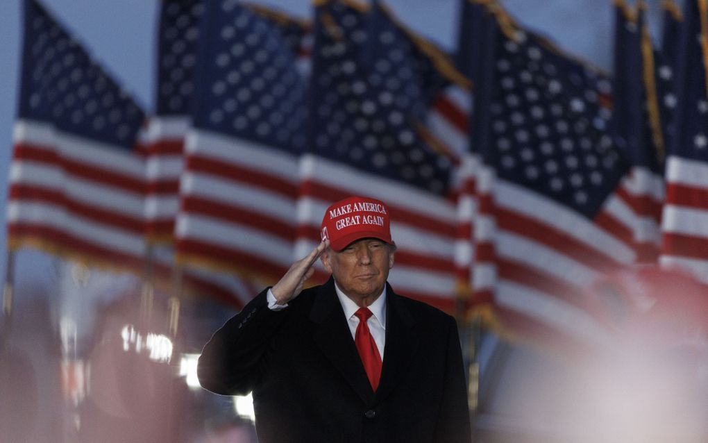 De Amerikaanse oud-president Donald Trump zaterdag op een rally in Schnecksville, Pennsylvania. beeld EPA, Sarah Yenesel