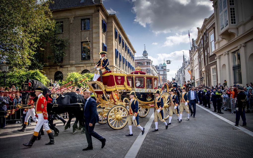 De koninklijke rijtour blijft een vast onderdeel van Prinsjesdag, zo blijkt uit de plannen. beeld ANP, Robin Utrecht 