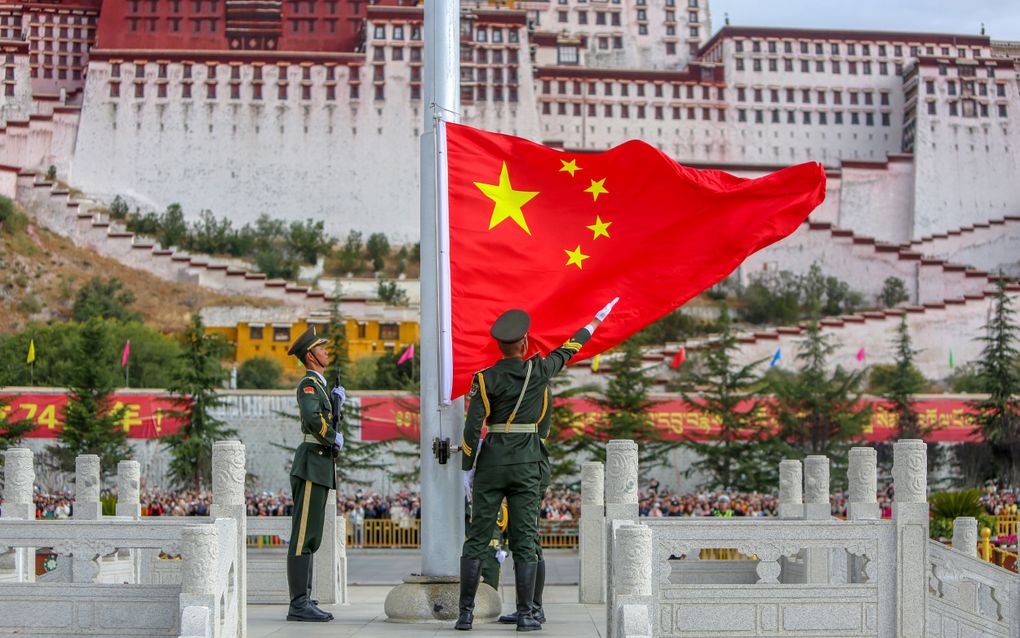 „De autonome regio’s Xinjiang en Tibet zijn berucht vanwege extreme onderdrukking door de staat.” Foto: In de Tibetaanse hoofdstad Lhasa werd op 1 oktober de 74e verjaardag van de Volksrepubliek China gevierd. beeld EPA/Xinhua, Shao Zedong