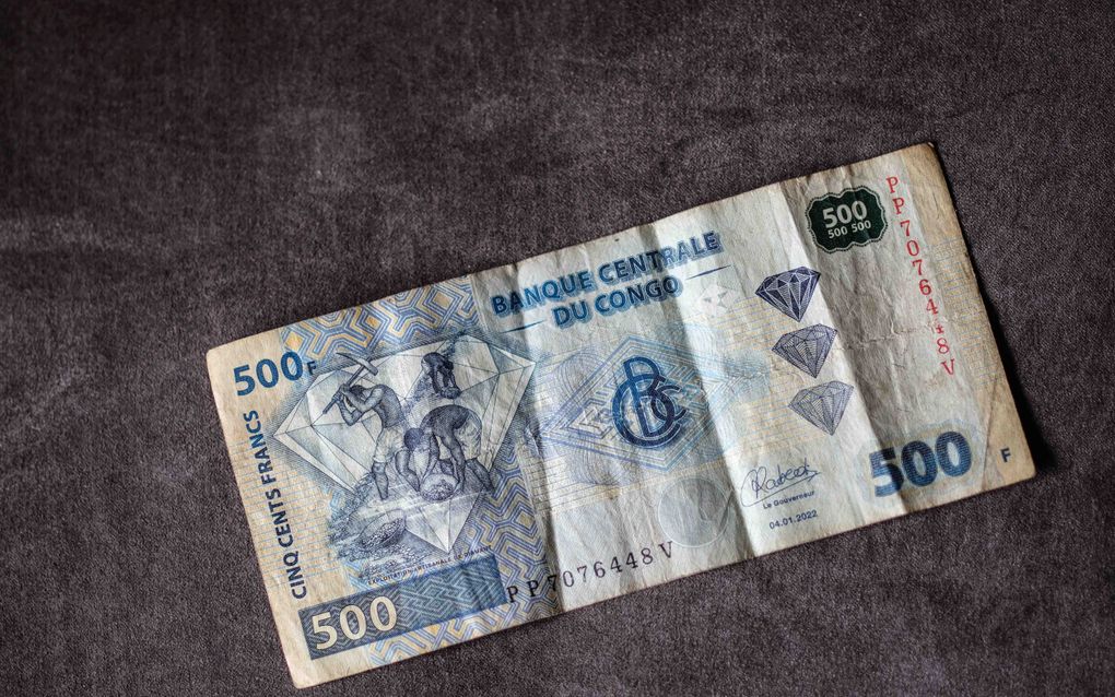 Bankbiljet uit Congo waar diamanten op staan. Het is 500 Congolese franks.