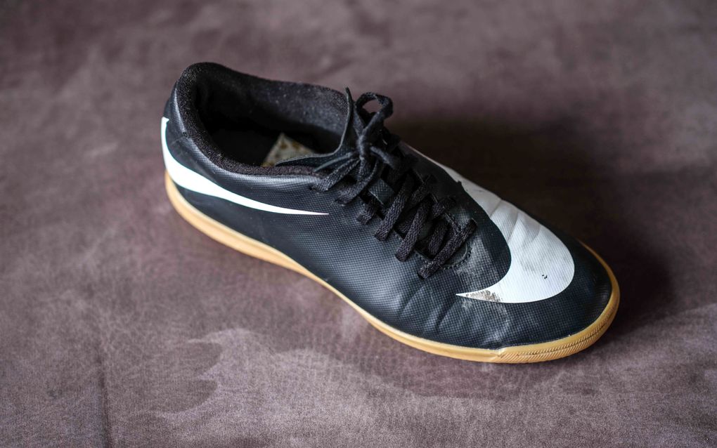 Nikeschoen met modder er nog aan.