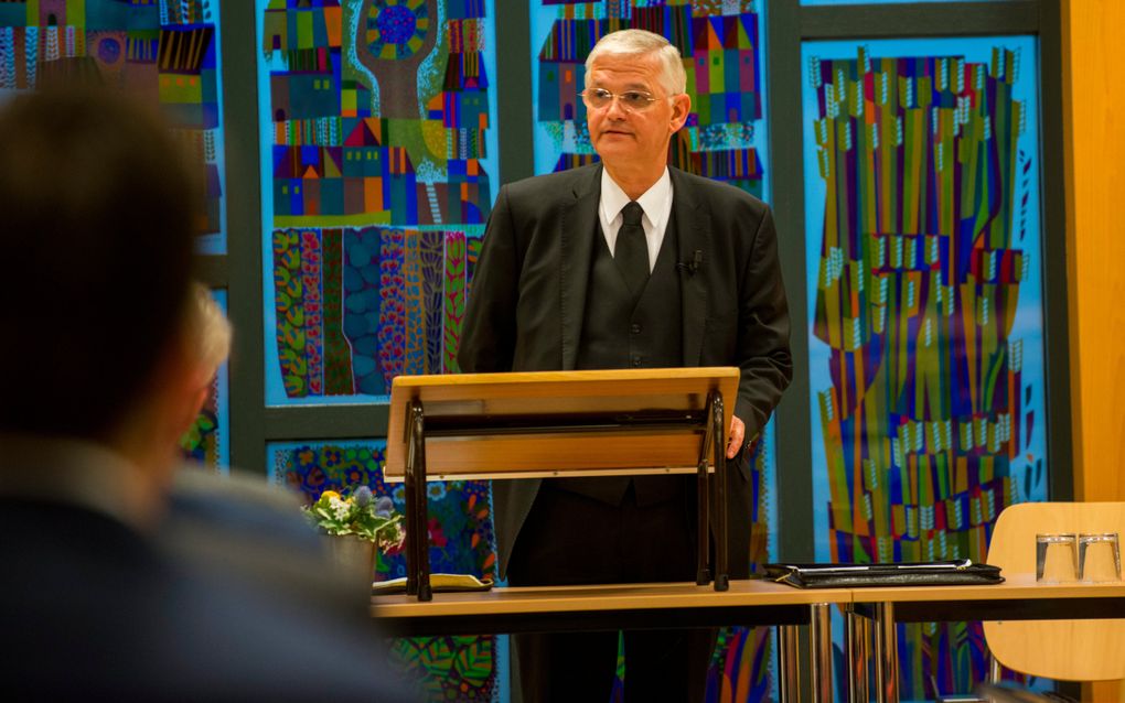 Ds. E. Bakker neemt beroep aan naar gereformeerde gemeente Oosterend (Texel)