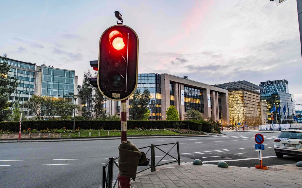 De Autoriteit Persoonsgegevens (AP) waarschuwt voor slimme verkeerslichten die contact maken met de telefoons van weggebruikers. beeld ANP, Jonas Roosens