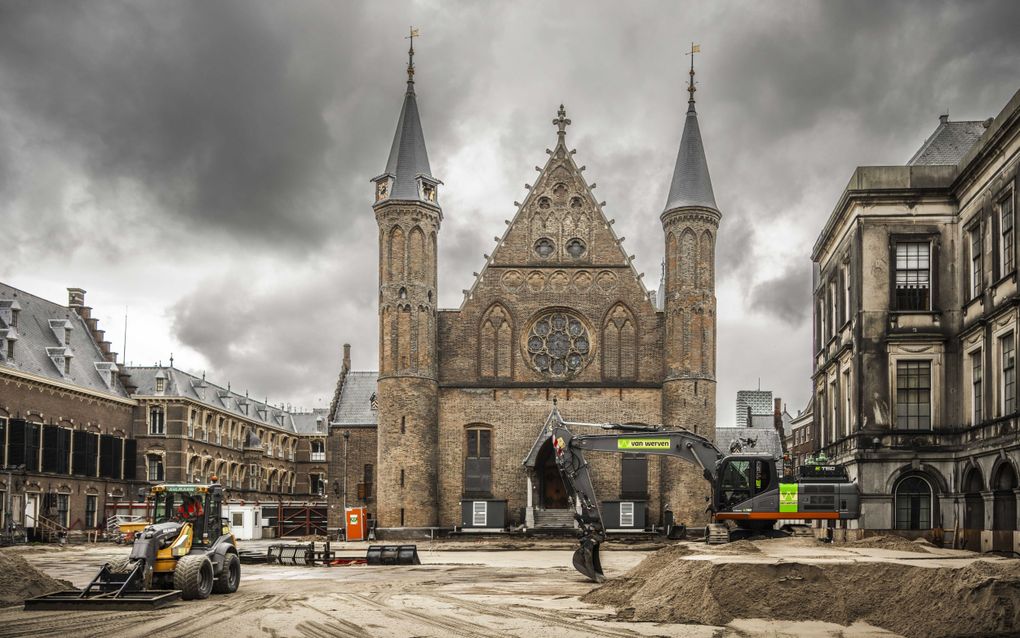 Het Binnenhof met de Ridderzaal. De renovatie van het Binnenhof gaat circa 2 miljard euro kosten, vier keer zo veel als in 2015 werd verwacht. beeld ANP, Freek van den Bergh