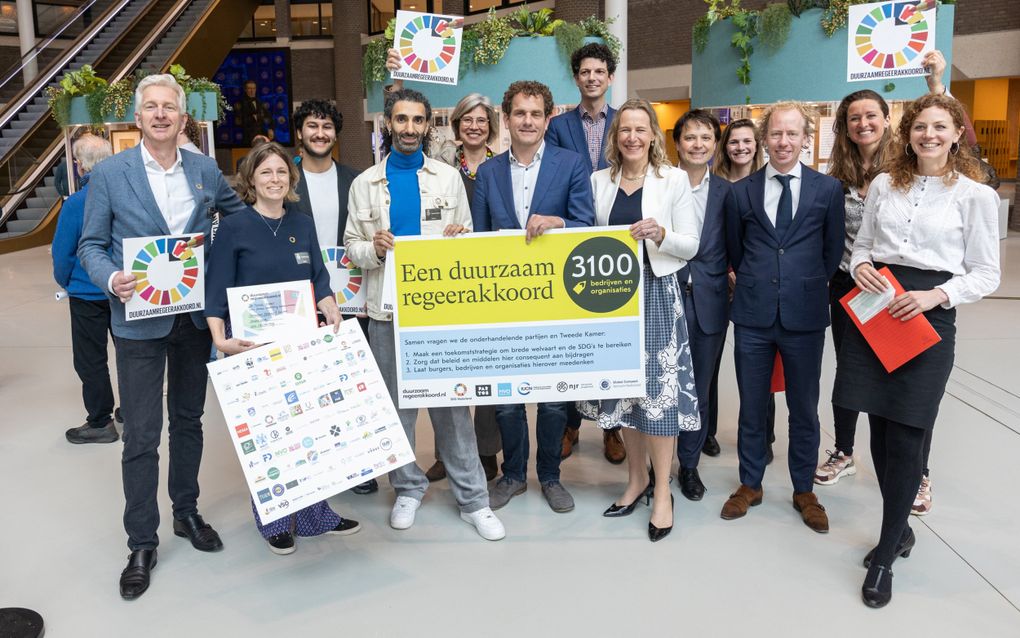 Het Manifest Duurzaam Regeerakkoord werd dinsdag aangeboden in de Tweede Kamer. beeld Roos Trommelen