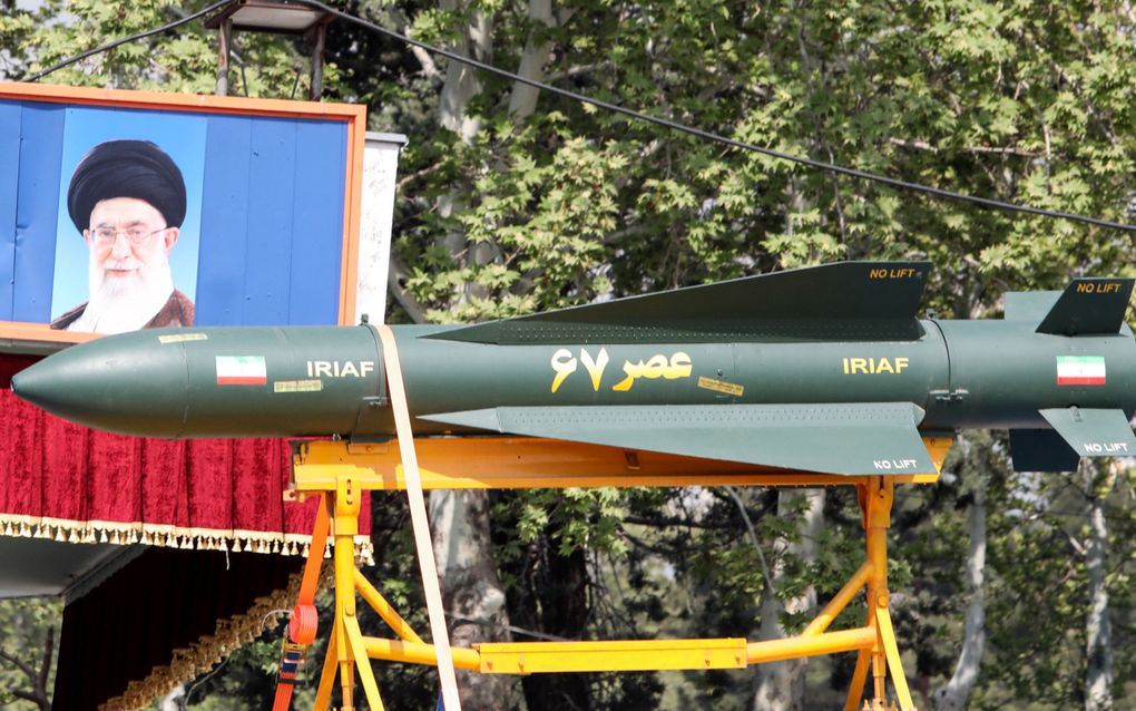 Een Iraanse raket bij een militaire parade in Teheran. beeld AFP, Atta Kenare