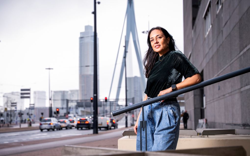 Linda van den Oever spoort kinderen en hun misbruikers op: „Als ik zie hoe jong ze soms zijn, breekt