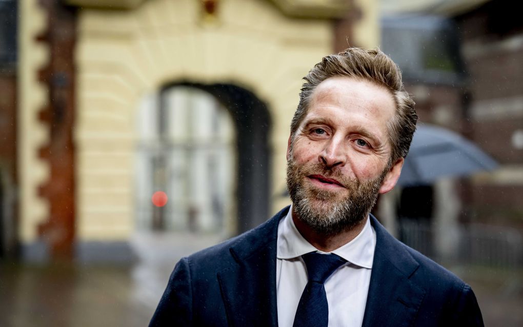 Demissionair minister Hugo de Jonge (Binnenlandse Zaken) op het Binnenhof. beeld ANP, Robin Utrecht