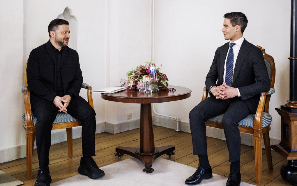 Twee mannen in gesprek.