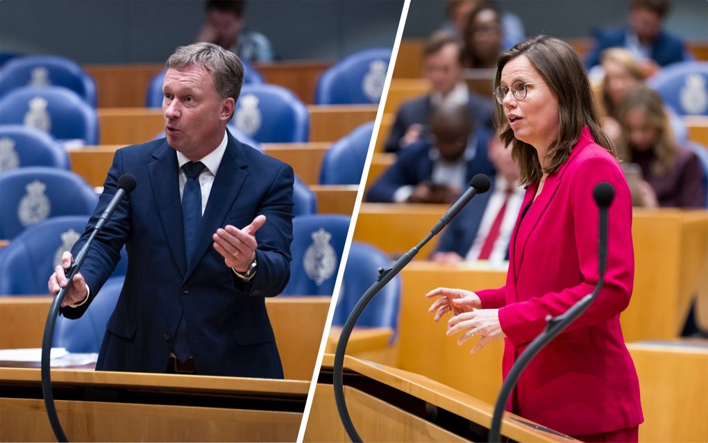 Een man en een  vrouw staan achter een zwarte microfoon. De man draagt een donker pak. De vrouw draagt een roze blazer.