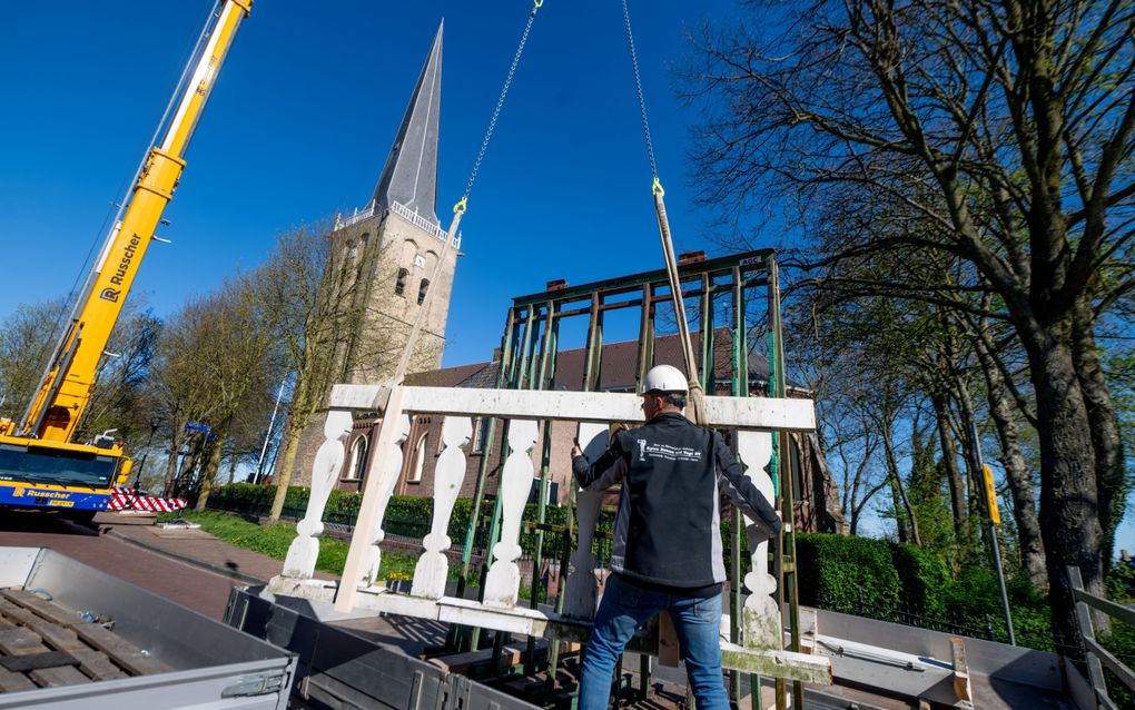 Hekken Johanneskerk Tzum worden vervangen, protestantse gemeente Hardenberg-Heemse neemt Witte of La