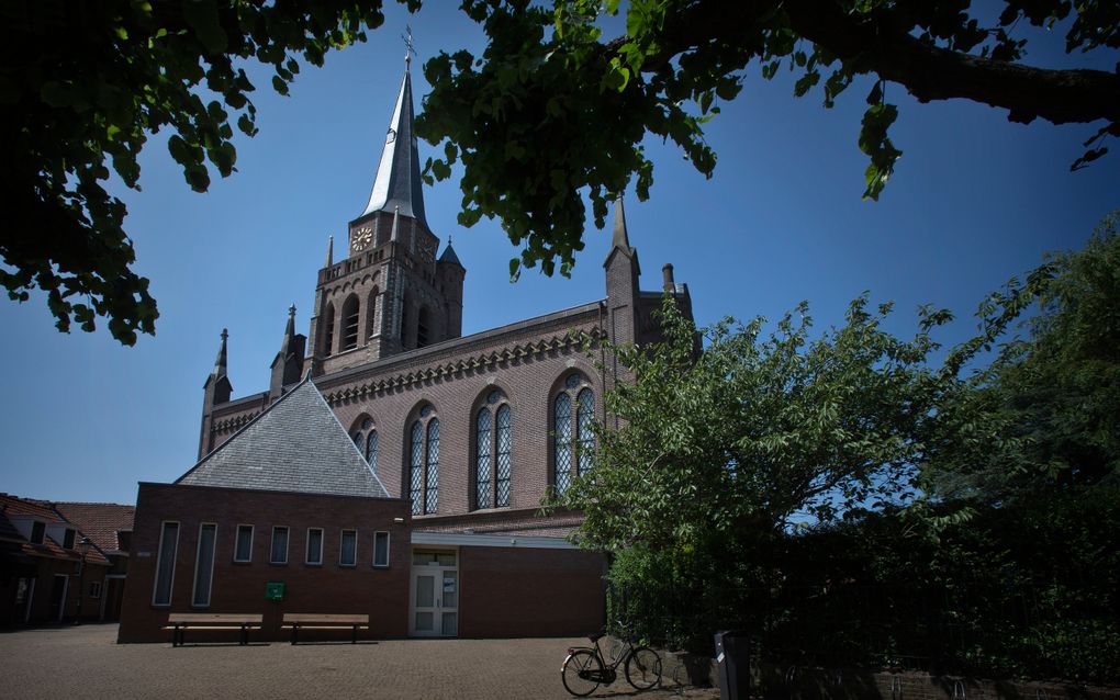 Gemeente laat klok Dorpskerk Voorschoten ook weer ’s avonds en ’s nachts slaan – en ander plaatselij