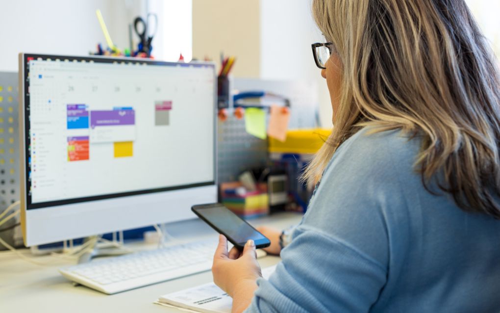 Veel beroepen zijn als zelfstandige zonder personeel uit te voeren en steeds meer werkenden kiezen daarvoor. Soms verdienen ze zo ook bij, naast een baan in loondienst. beeld iStock